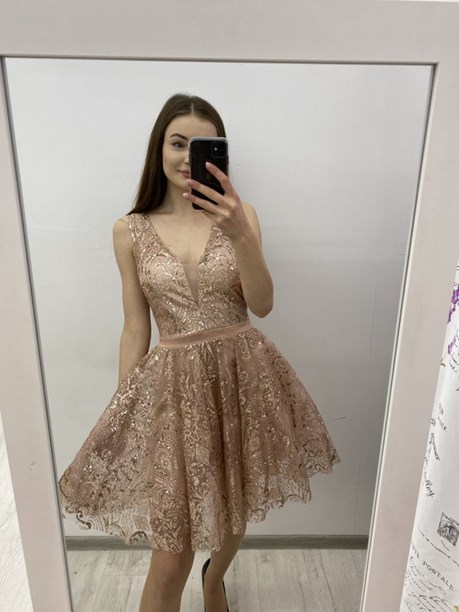 Sukienka krótka głęboki dekolt brokat cekiny róż