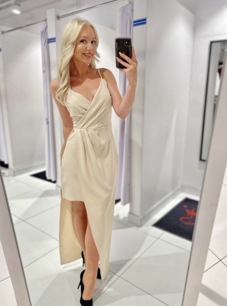 Sukienka asymetryczna ramiączka dekolt beż