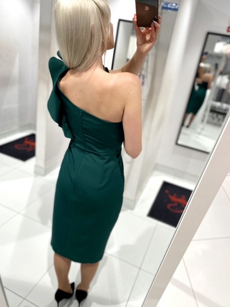 Sukienka midi jedno ramię falbana zieleń