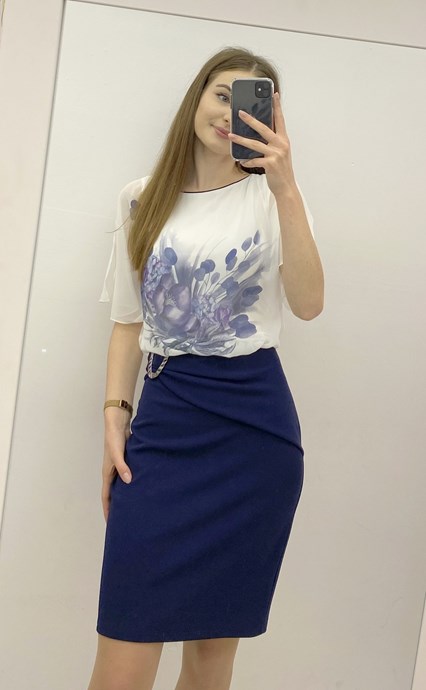 Sukienka maskująca z kwiatkami pasek granat