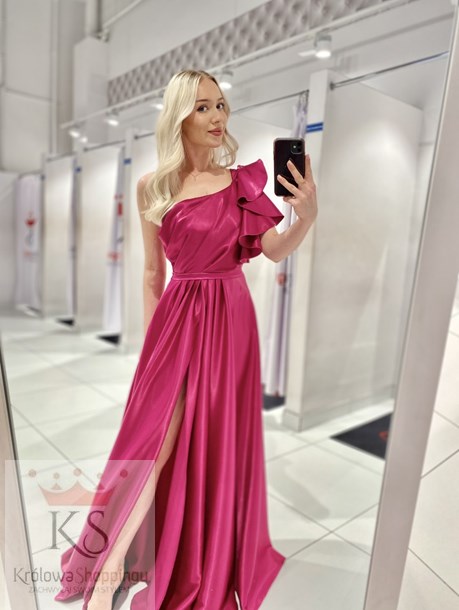 Sukienka długa rozkloszowana na jedno ramię fuksja