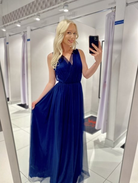 Sukienka długa tiul głęboki dekolt granat