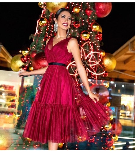 Sukienka midi tiul głęboki dekolt bordo