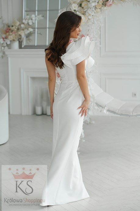 Sukienka długa asymetria falbana pióra biel