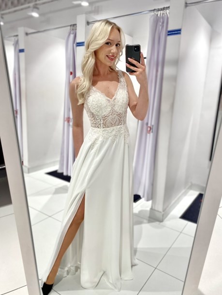 Sukienka długa zdobiona góra koronka biały