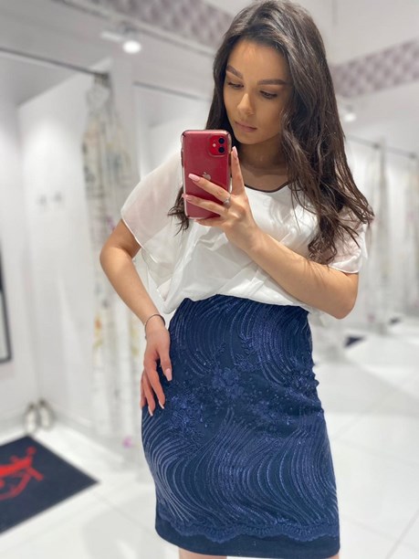 Sukienka krótka siatka zdobienie dół biel/granat