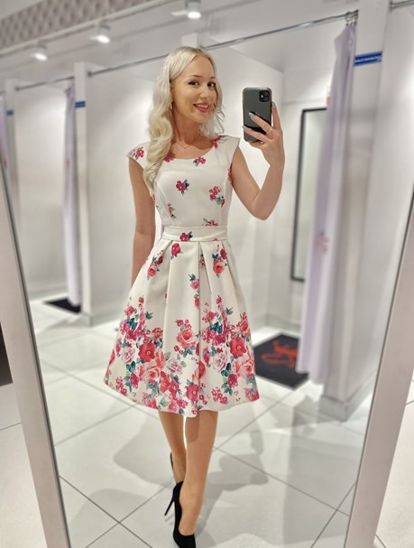 Sukienka midi rozkloszowana kwiaty całość biel