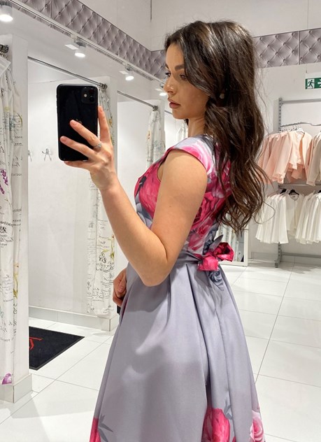 Sukienka midi rozkloszowana kwiaty szary