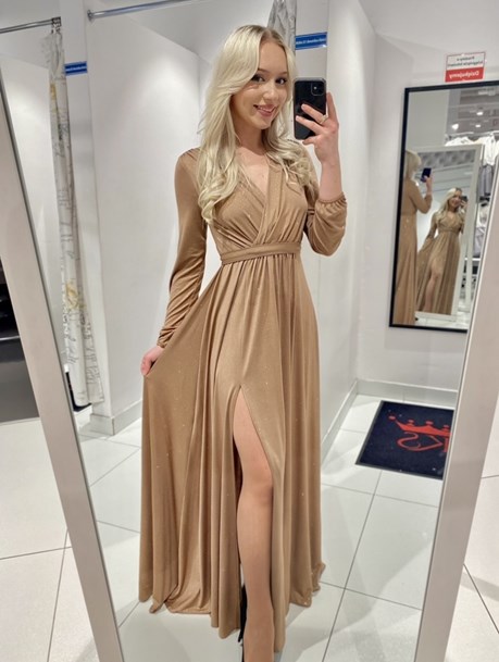 Sukienka długa brokat na długi rękaw karmel