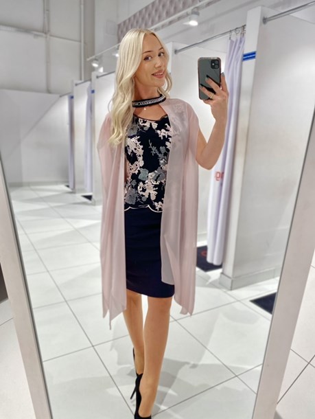 Sukienka krótka dopasowana z szalem róż/czerń