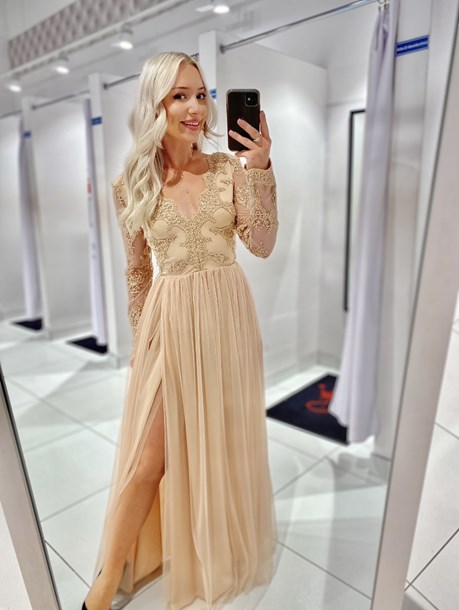 Sukienka długa tiulowa rękaw beż