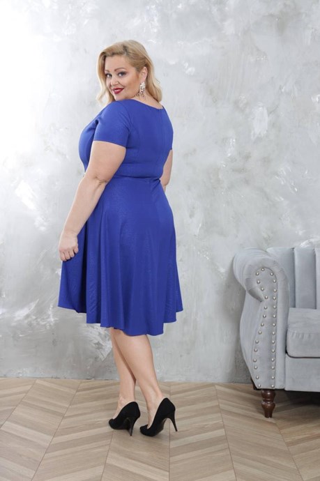 Sukienka krótka dłuższy tył połysk chaber