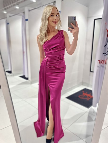 Sukienka długa na jedno ramię fuksja