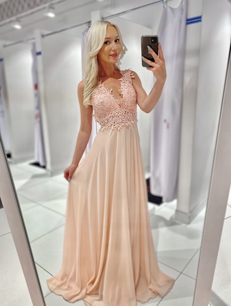 Sukienka długa odkryte plecy różowy