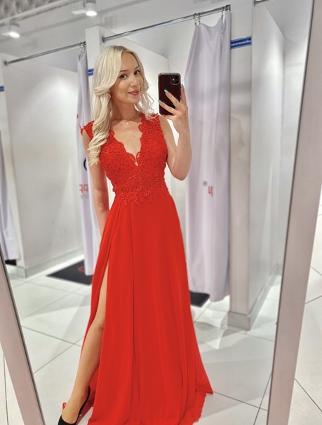 Sukienka długa koronkowa góra czerwień