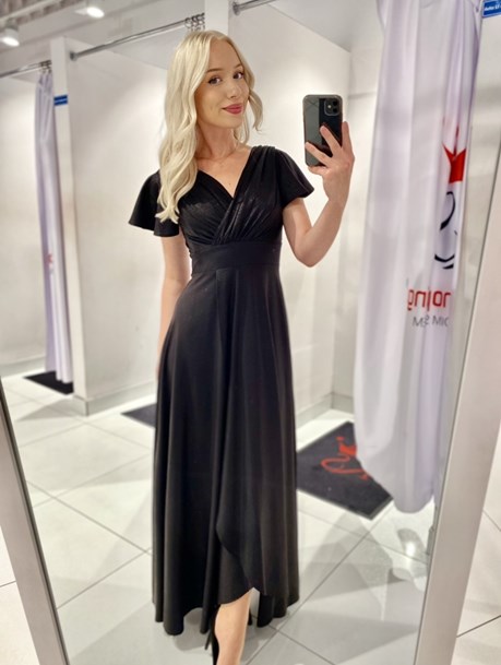 Sukienka długa marszczony pas połysk czerń