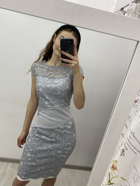 Sukienka krótka dopasowana koronka brokat szary
