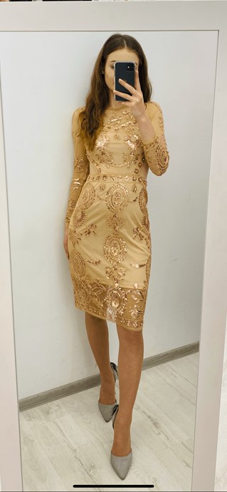 Sukienka krótka długi rękaw wycięcie cekiny złota
