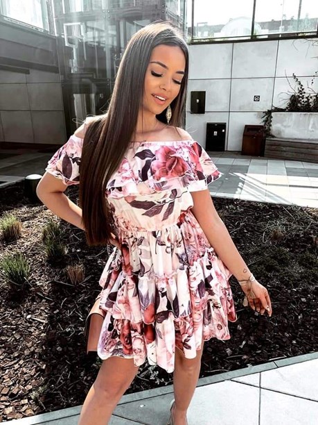 Sukienka krótka hiszpanka jasne kwiaty falbany