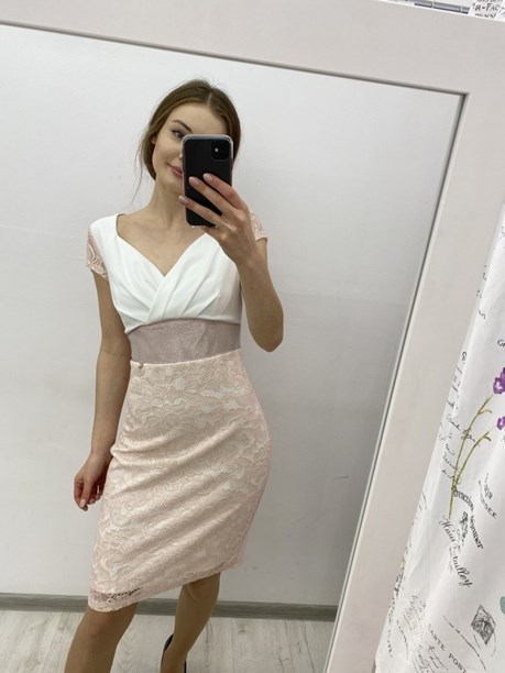 Sukienka krótka dopasowana koronka dół biały/róż