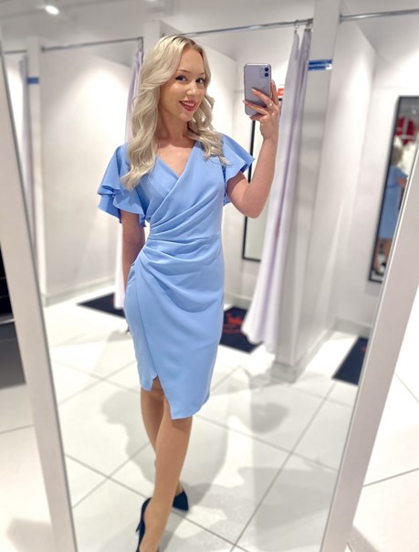 Sukienka krótka dopasowana falbana rękaw błękit