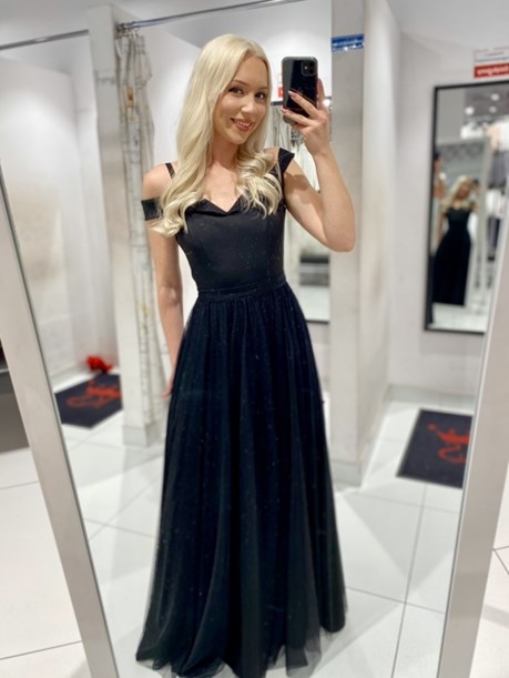 Sukienka długa opadające ramiączko tiul czerń