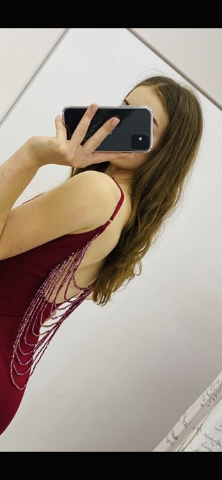 Sukienka długa z rozcięciem ozdobne plecy bordo