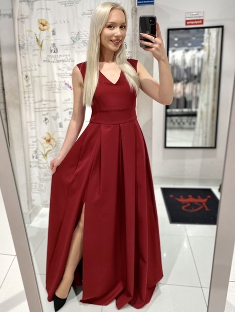 Sukienka długa pas rozcięcie błyszcząca bordowy