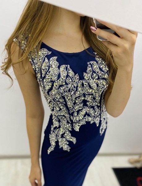 Sukienka długa dopasowana cekiny granat