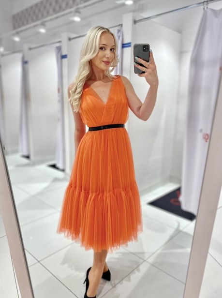 Sukienka midi tiul głęboki dekolt pomarańcz