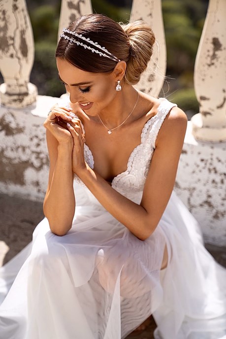 Sukienka długa tiul szerokie ramiączka biały