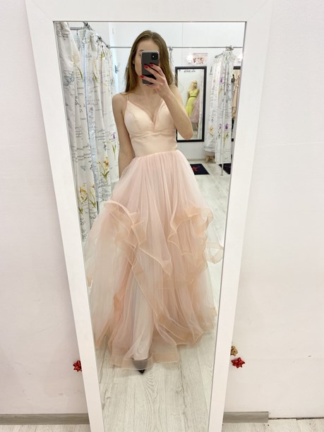 Sukienka długa dekolt warstwowy dół tiul morela