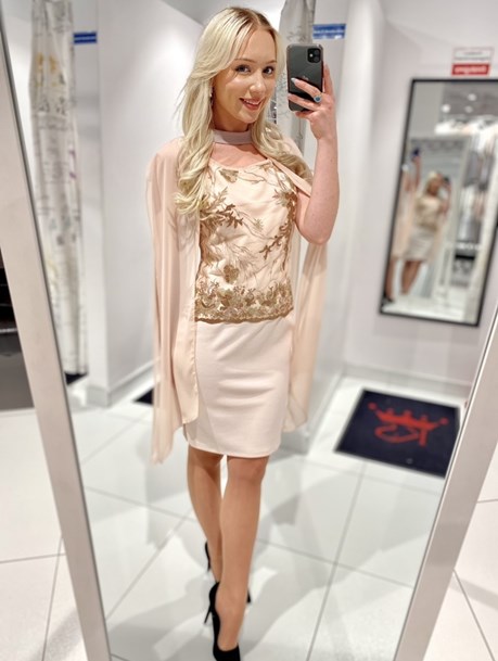 Sukienka krótka dopasowana z szalem beż/brąz