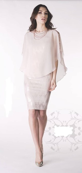 Sukienka krótka dopasowana z narzutką beż