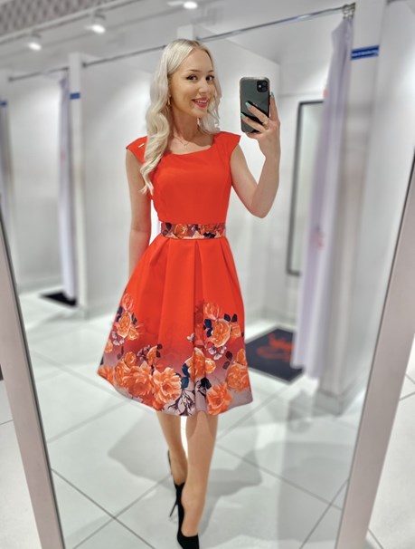 Sukienka krótka rozkloszowana kwiaty dół czerwony