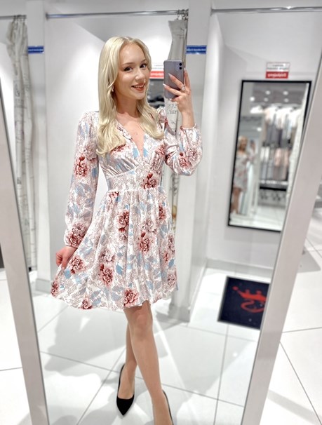 Sukienka krótka odcinana długi rękaw kwiaty krem