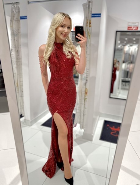 Sukienka długa cekiny na szyję rozcięcie bordo