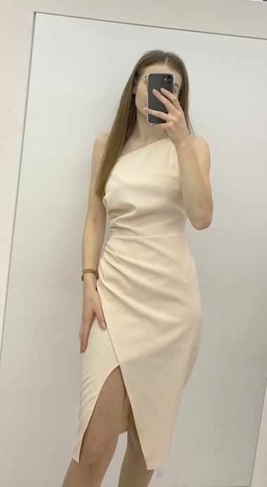 Sukienka krótka dopasowana jedno ramię beż