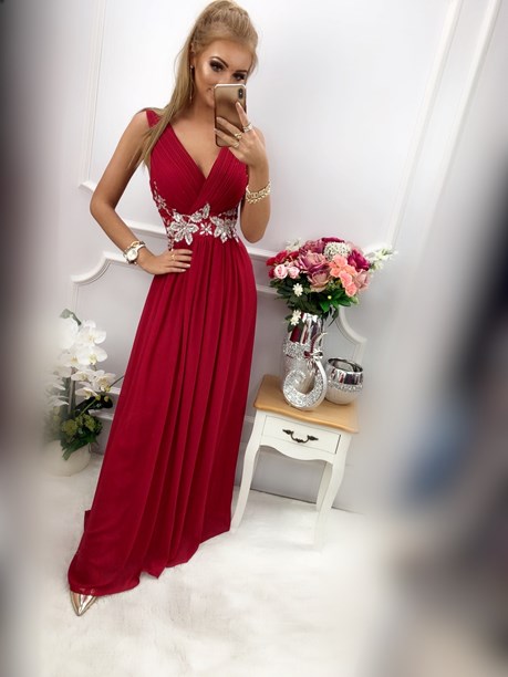 Sukienka długa z ozdobą z kamieniami bordo