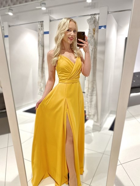 Sukienka długa na ramiączkach gładka musztarda