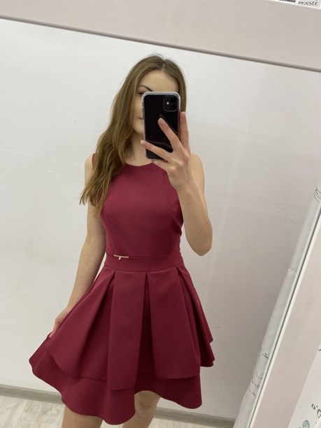 Sukienka krótka gładka falbany bordo
