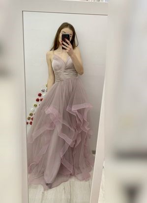 Sukienka długa dekolt warstwowy dół tiul róż