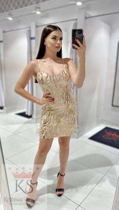 Sukienka krótka cekinowa ramiączka pióra złoto