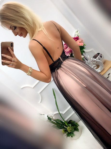 Sukienka długa tiulowa na ramiączkach róż-czarny