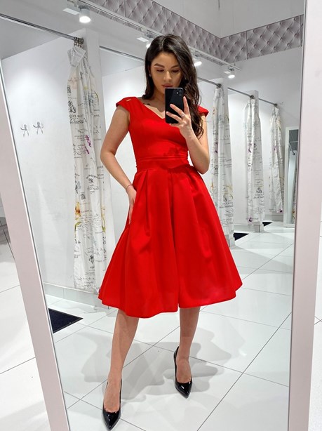 Sukienka midi z paskiem czerwień