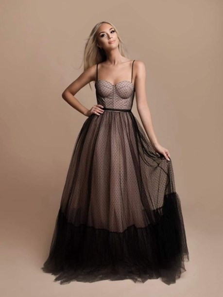 Sukienka długa rozkloszowana groszki beż/czerń