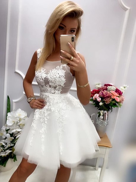 Sukienka krótka koronka wiązanie biały