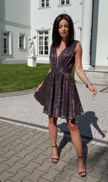 Sukienka krótka rozkloszowana dekolt czarny brokat