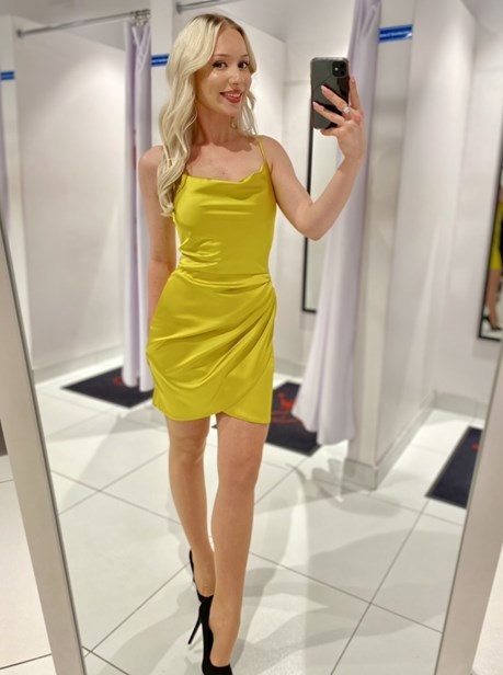 Sukienka krótka dekolt w łódkę oliwkowy