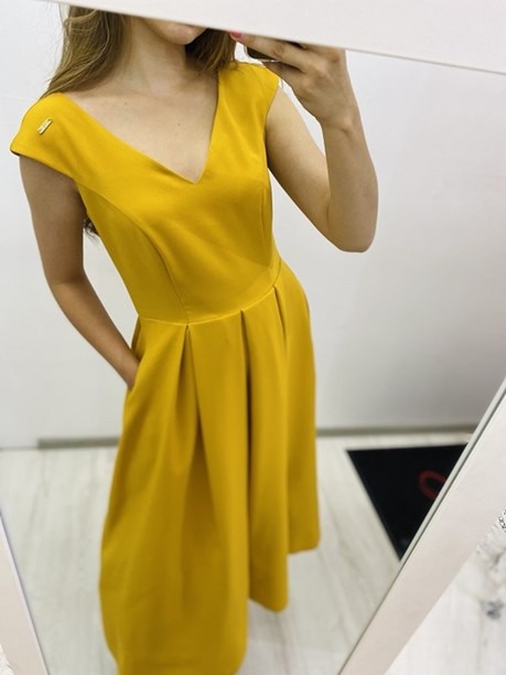 Sukienka midi z paskiem ciemny żółty